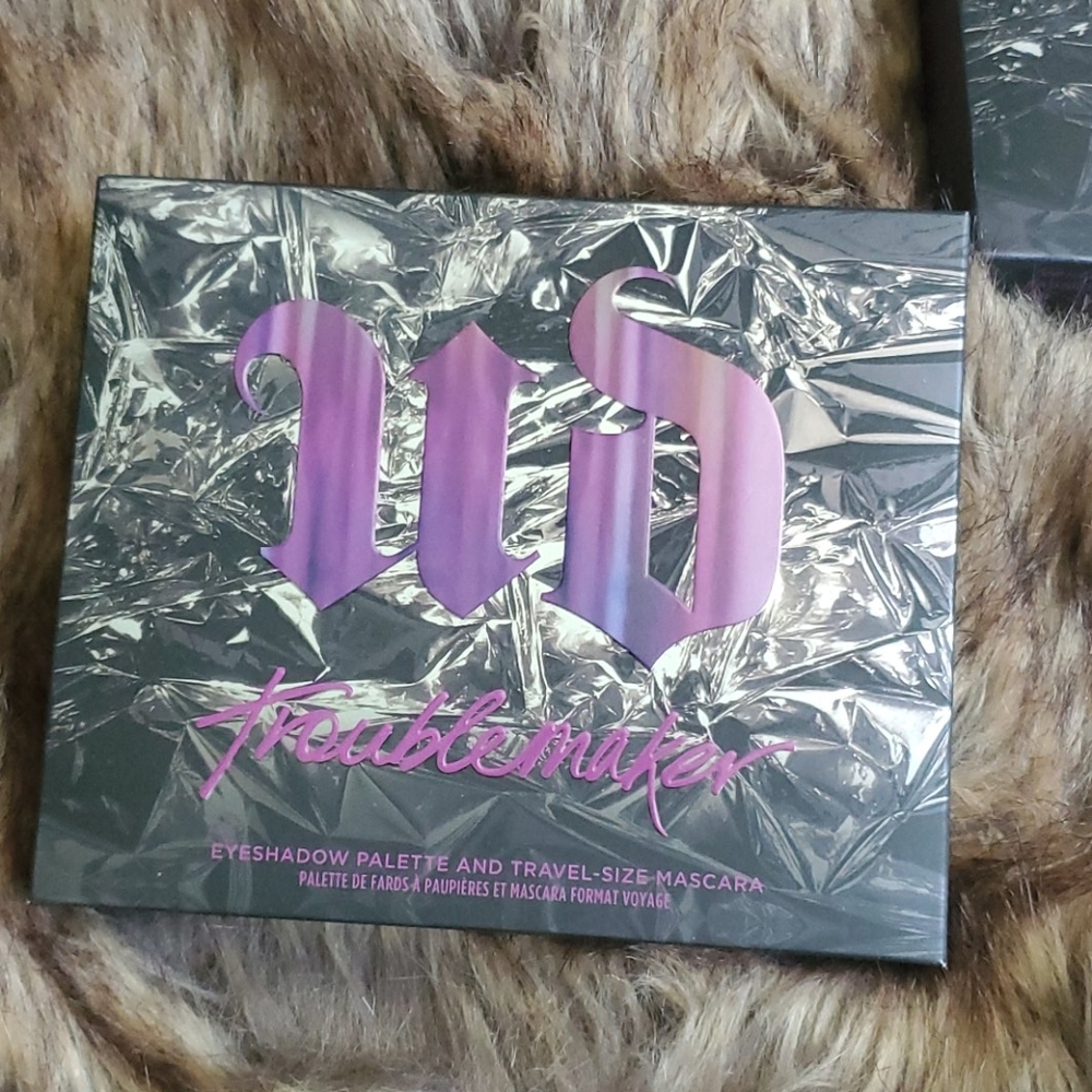 Urban decay makeup kit will include eye brush